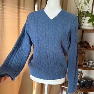 Brooks Brothers Winter Blue Cable Knit V-Neck 100% Wool Soft Cozy Sweater